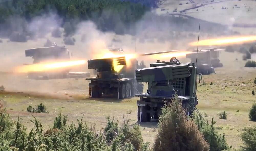 EILMELDUNG - Kadyrows Tschetschenen Truppen bei Bachmut zerschmettert! HIMARS Angriff trifft den Bluthund
