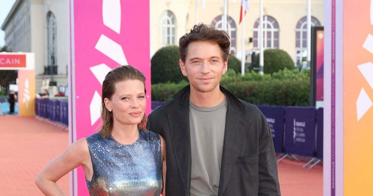 Mélanie Thierry révèle le « joyeux bazar » musical de son appartement à Montmartre