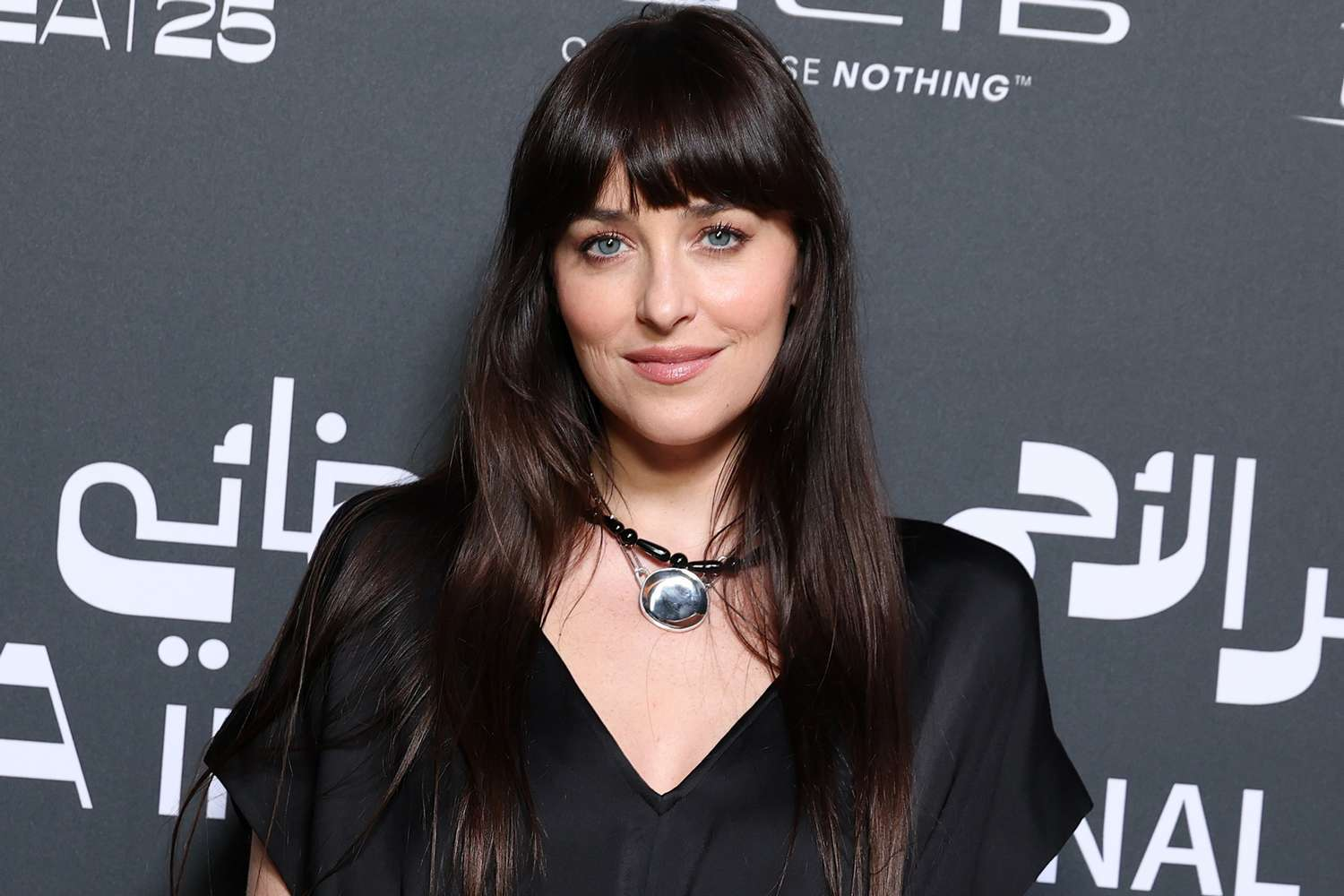 Dakota Johnson’s Two-Item Spring Formula Hollywood Can’t Stop Copying