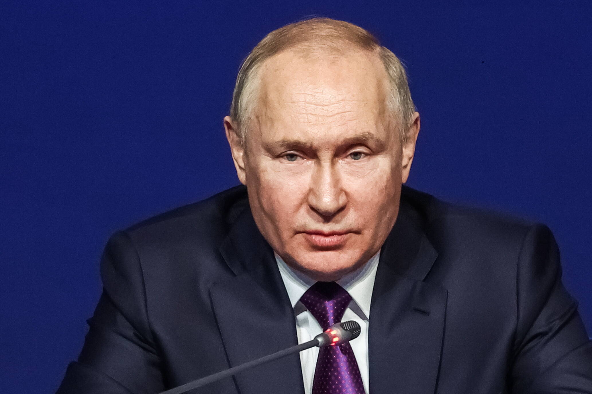 Putin rast mit Blaulicht in den Kreml! Hat es mit Lukaschenkos Vergiftung zu tun?