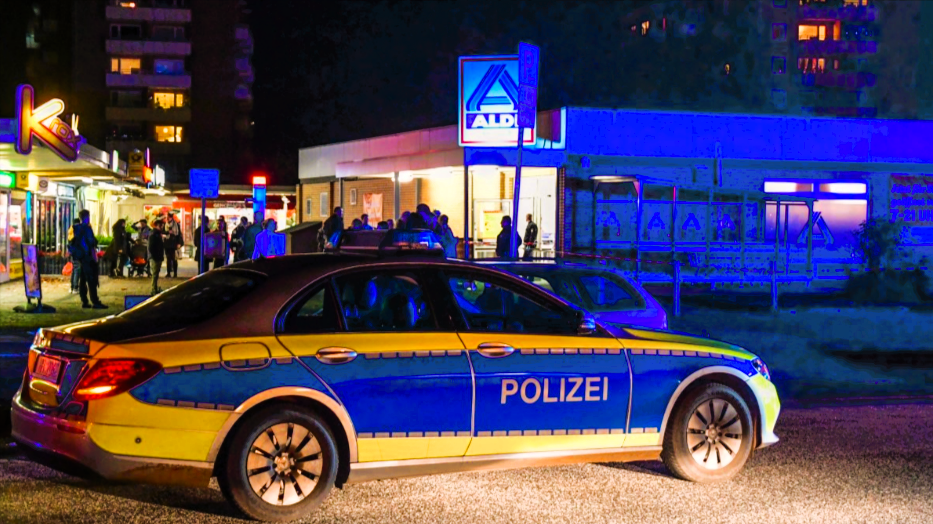 Schüsse bei Aldi! Mann erschießt Kassiererin und sich selbst!